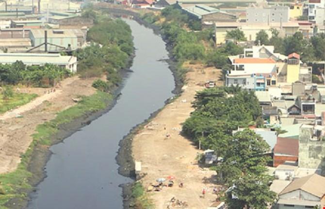Renovating the Tham Luong canal